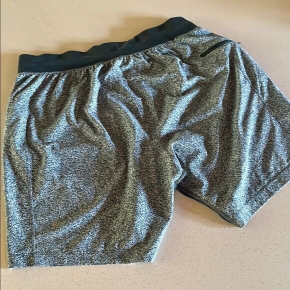 Lululemon Green Unlined Shorts Size L - Picture 4 of 11